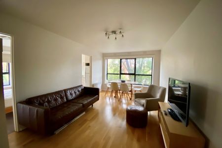 Furnished apartment in the heart of South Yarra - Photo 3