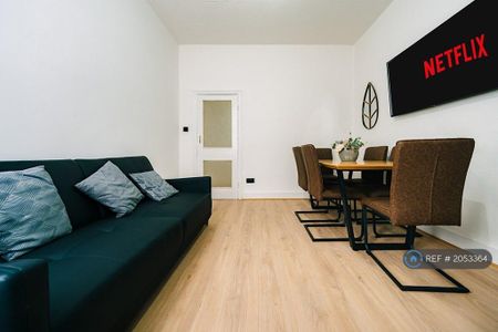 2 bedroom flat to rent - Photo 2