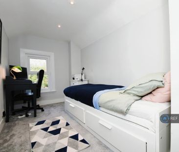 2 bedroom end of terrace house to rent - Photo 5