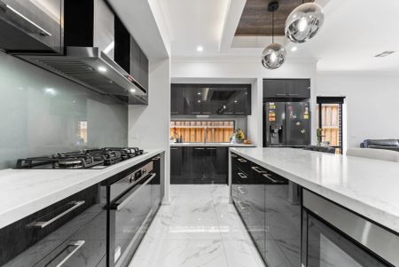 Modern Family Home In Fraser Rise - Photo 5