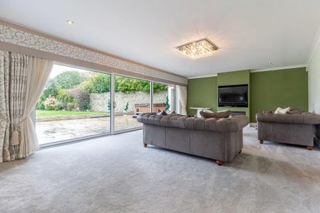 5 bedroom detached house to rent - Photo 3