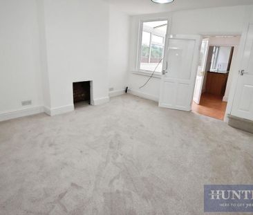 2 bedroom end of terrace house to rent - Photo 2