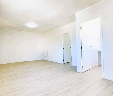 2 Bedroom + 1 Carport parking space, Sandringham - Photo 1