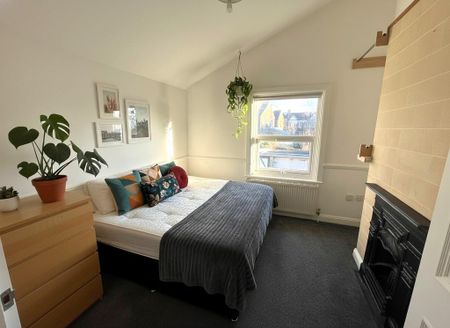 4 bedroom semi-detached house to rent - Photo 2