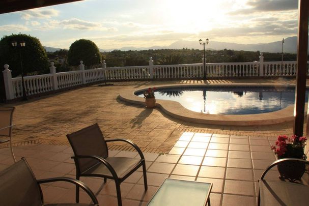 Luxury 4 room Detached House for rent in Alhaurín de la Torre, Spain - Photo 1