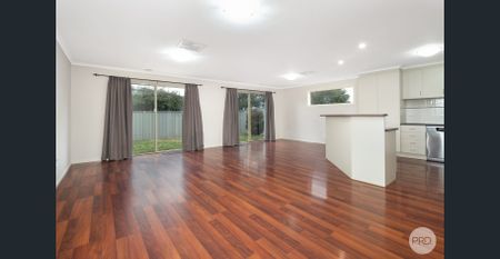 BEAUTIFULLY PRESENTED FAMILY HOME IN DELACOMBE! - Photo 2