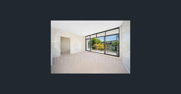 VERY LARGE ULTRA-MODERN ONE BEDROOM IN A SUNNY SETTING - Photo 1