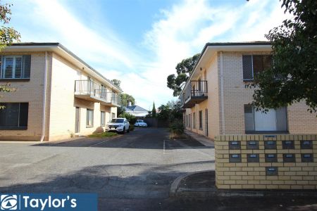 IDEAL FOR THOSE SEEKING A CLEAN, MODERN AND EASY-CARE LIFESTYLE IN A SUPERB LOCATION! - Photo 3