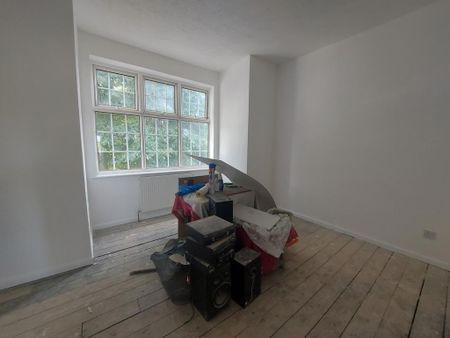 3 bedroom end of terrace house to rent - Photo 2