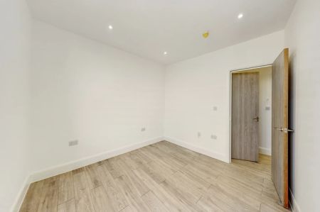 Bushey Grove Road, Bushey, London, WD23 - Photo 3