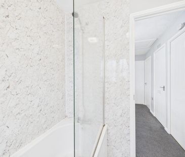 3 bedroom end of terrace house to rent - Photo 1