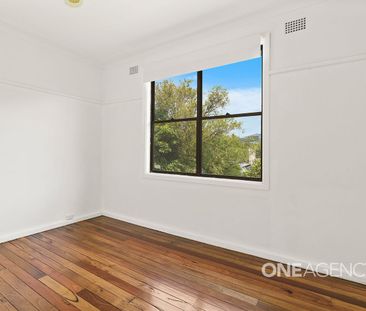 CHARMING FAMILY HOME IN THE HEART OF NOWRA - Photo 2