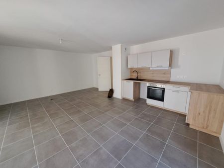 Location Appartement 3 pièces 73m² CHALLES LES EAUX 73190 - Photo 2