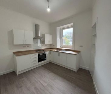 3 bedroom flat to rent - Photo 4