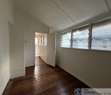 Prime Location! - Photo 6