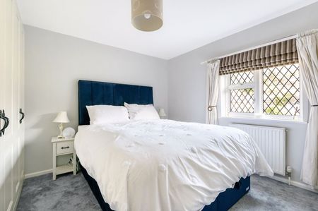 Crownpits Lane Busbridge, Godalming - 3 bedrooms Property for lettings - Seymours - Photo 5