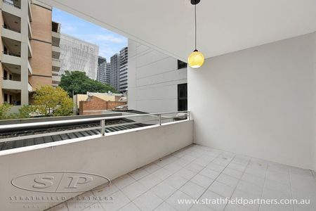 This modern studio apartment is located in the popular "QUADRANT" complex. - Photo 4