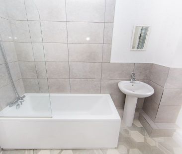 Queens Road, Hyde Park, Leeds - Photo 6