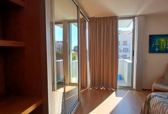 Furnished and equipped T0 flat next to Wisteria!