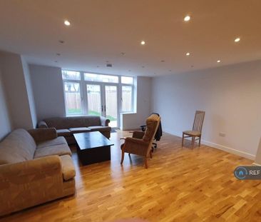 3 bedroom flat to rent - Photo 1