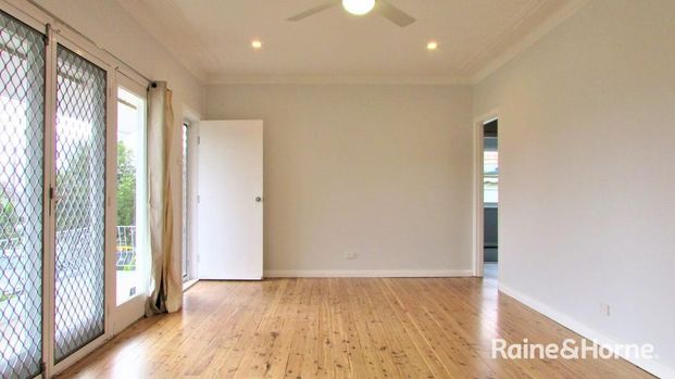 Two Bedroom Fully Renovated Home - Photo 1
