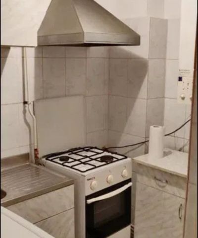 250 Euro! Garsoniera Galata, et 2, renovata - Fotografie 4