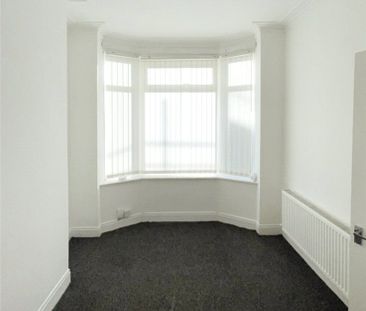 2 Bedroom Terraced - Photo 2