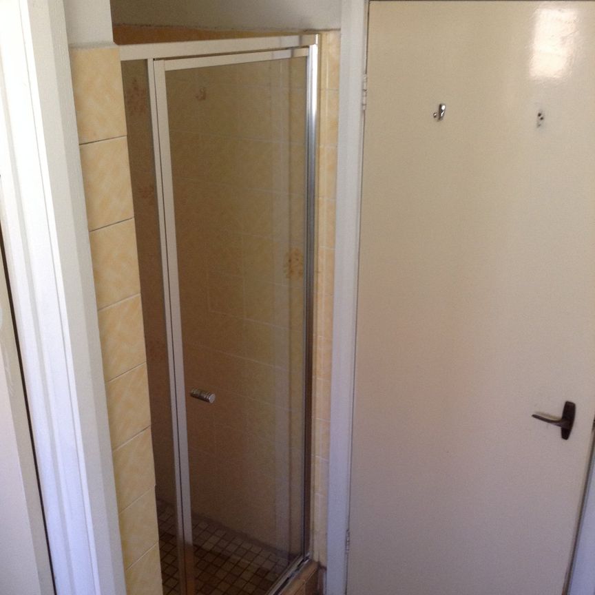 CENTRAL OAKLEIGH LIVING – LOW MAINTENANCE VILLA - Photo 1