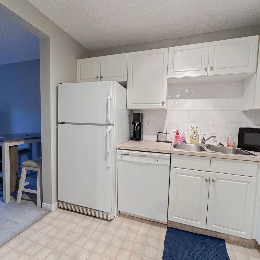 Central Calgary 1 Bedroom Rental In Sunalta - Photo 1
