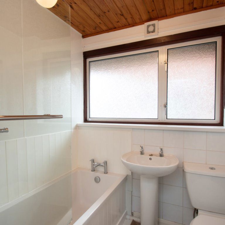 18, Ashling Park Road **, Denmead - Photo 1