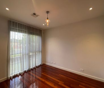 Beautifully Presented 2 Bedroom Home&period;&period;&period; - Photo 5