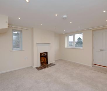 2 bedroom end of terrace house to rent - Photo 2