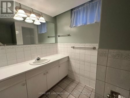 28 LANDFAIR CRESCENT - Photo 2