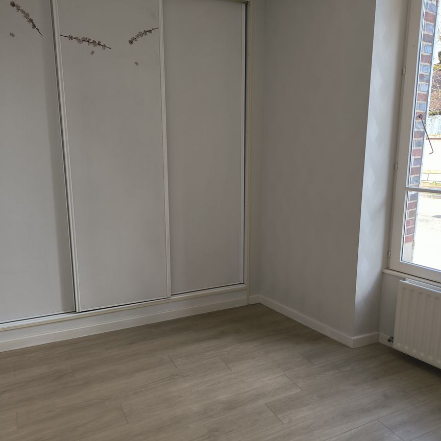 Location Appartement 3 pièces 52m² NEUVY SAUTOUR 89570 - Photo 1