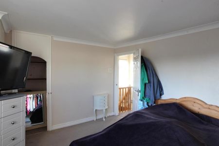 2 bedroom end of terrace house to rent - Photo 5