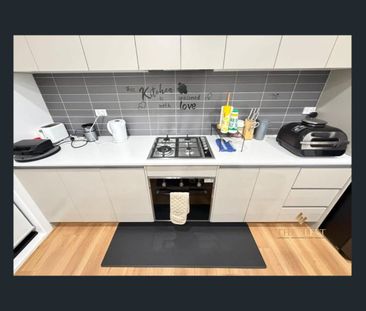 Low-Maintenance 3 Bedroom Home with Open-Plan Living & Double Garage - Photo 5