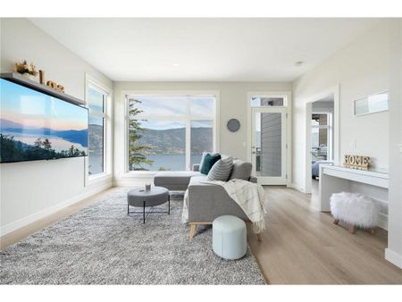 Gorgeous Townhome – McKinley Beach - Photo 3