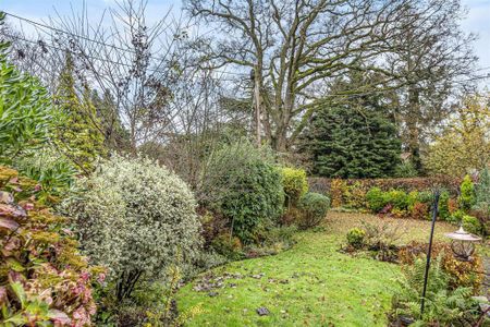 4 bedroom detached house to rent - Photo 2