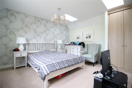 4 bedroom detached house to rent - Photo 4