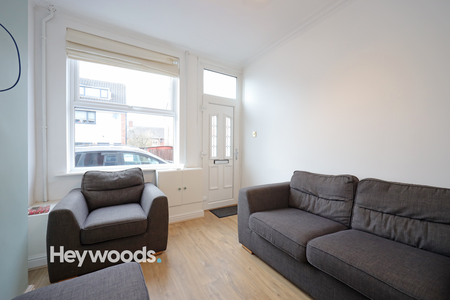 2 bed terraced house to rent in Blunt Street, Newcastle-under-Lyme, Staffordshire - Photo 2