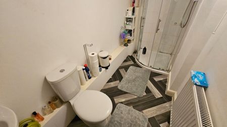 1 bed Apartment - To Let - Photo 5