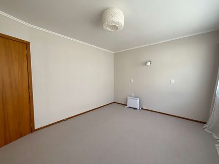 TWO BEDROOM REFRESHED HOME IN THE CITY CENTRE - Photo 5