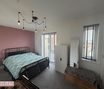 4 bedroom semi-detached house to rent - Photo 5