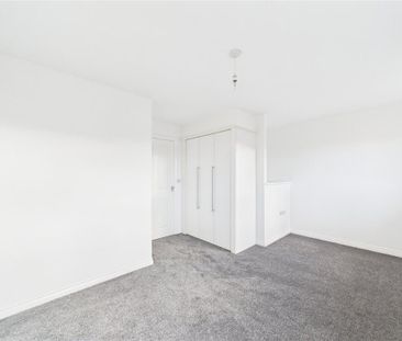 3 bedroom end of terrace house to rent - Photo 4