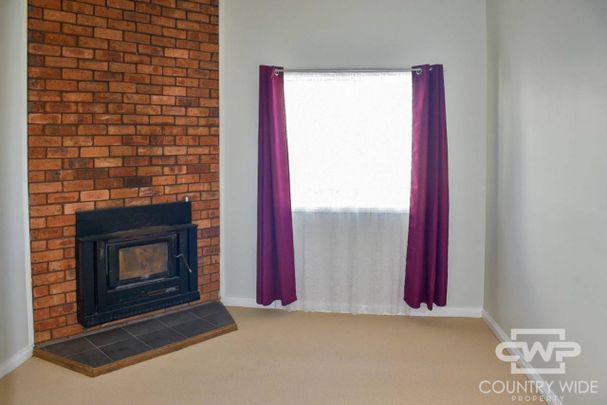 COMFORTABLE FAMILY HOME - Photo 1