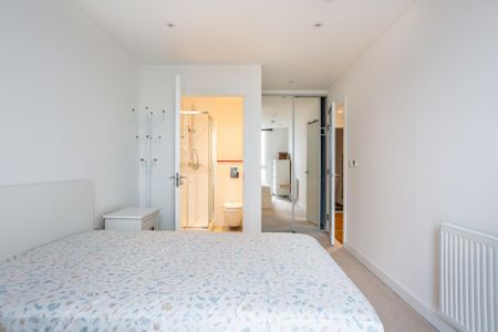 3 bedroom flat to rent - Photo 4