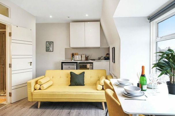 Studio to rent - Photo 1