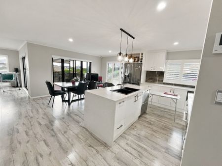 Four bedroom + Utility Room! - Photo 5