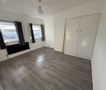 North Carr Croft, Huddersfield - Photo 6