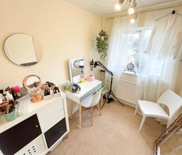 3 bedroom house to rent Beckinsale Grove, Crownhill, Milton Keynes,... - Photo 3